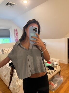 Arket Gray Cropped Button-Down Shirt